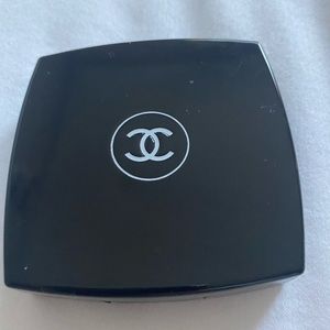 Chanel eye shadow quad - Great condition.